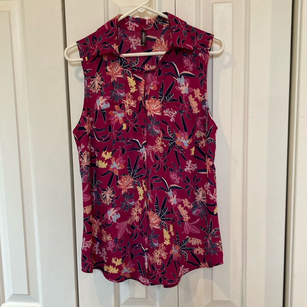 NWOT - Massini sleeveless top. Size Medium
